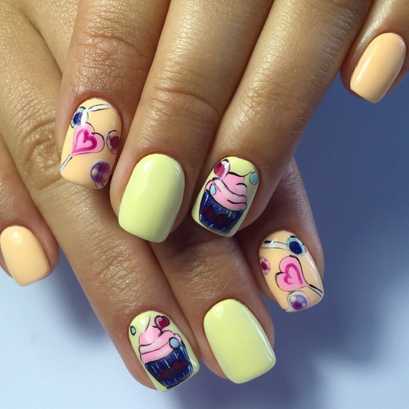 Полосатый маникюр