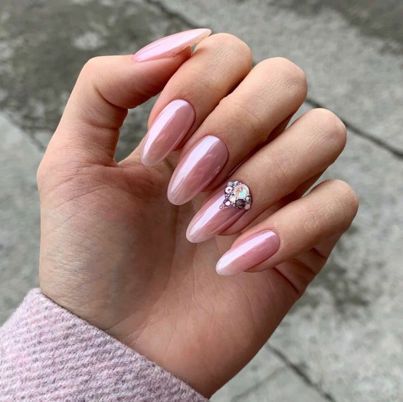 Нюдовый маникюр с втиркой 2021