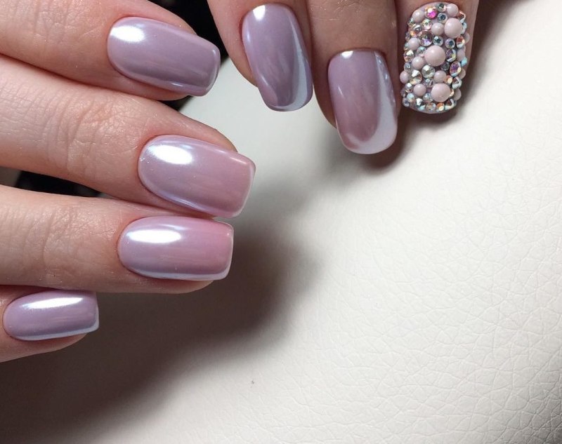 Маникюр с жемчужной втиркой