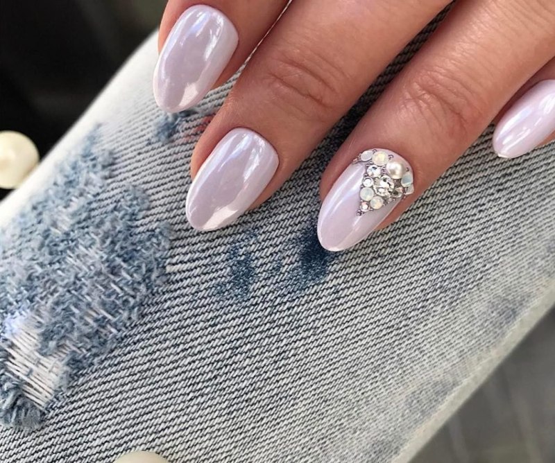 Перламутровые ногти