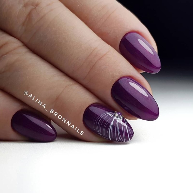 Ногти лавандового цвета