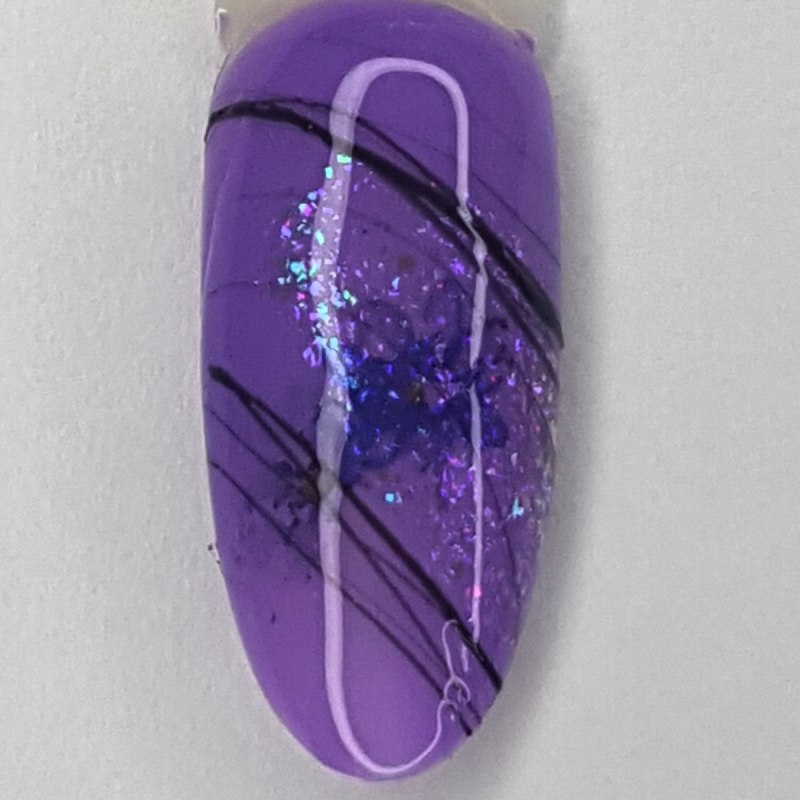 Сиреневый маникюр с паутинкой