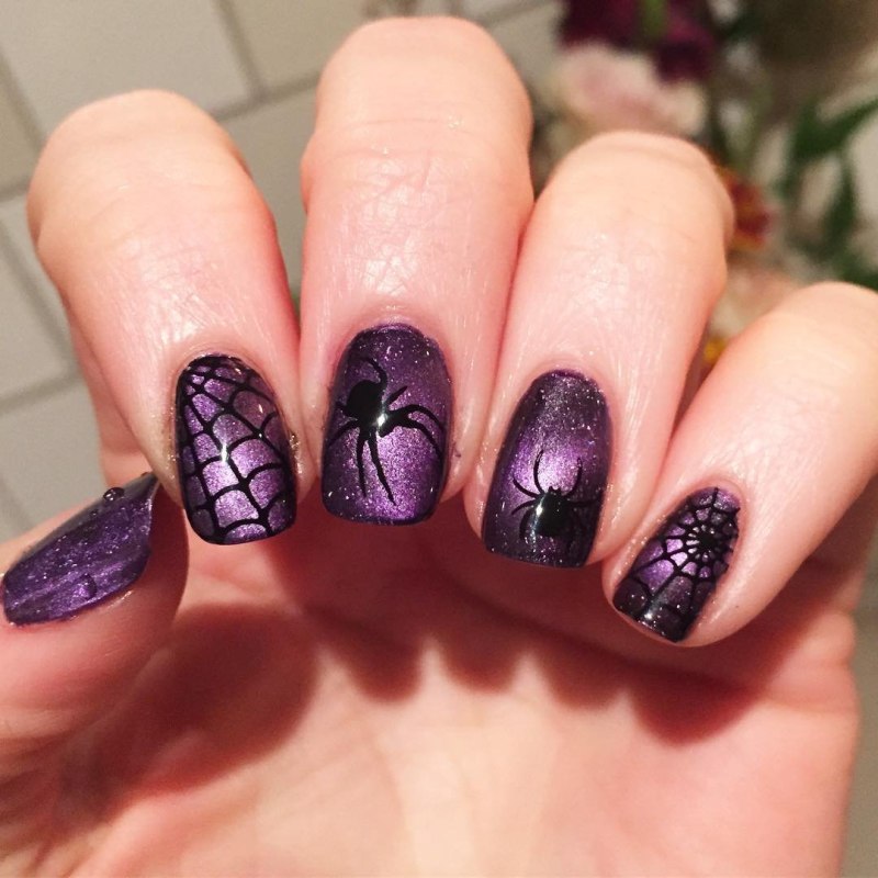 Сиреневый маникюр с паутинкой