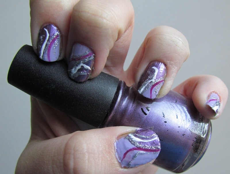 Светло сиреневый маникюр с фольгой