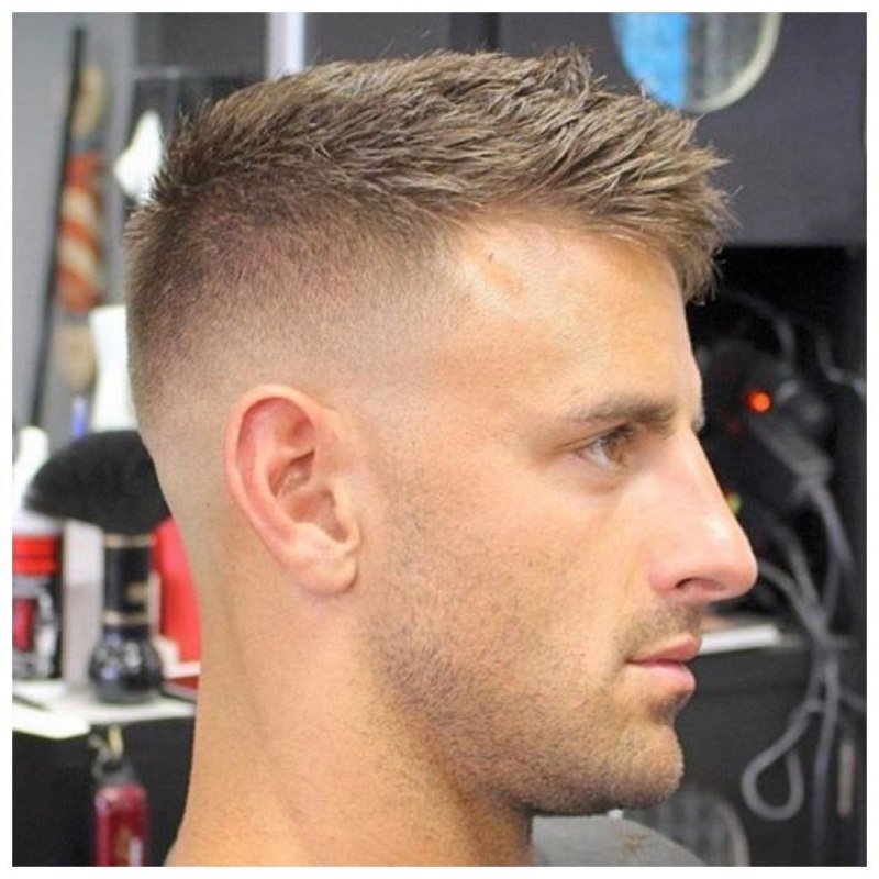 Стрижка фейд милитари полубокс