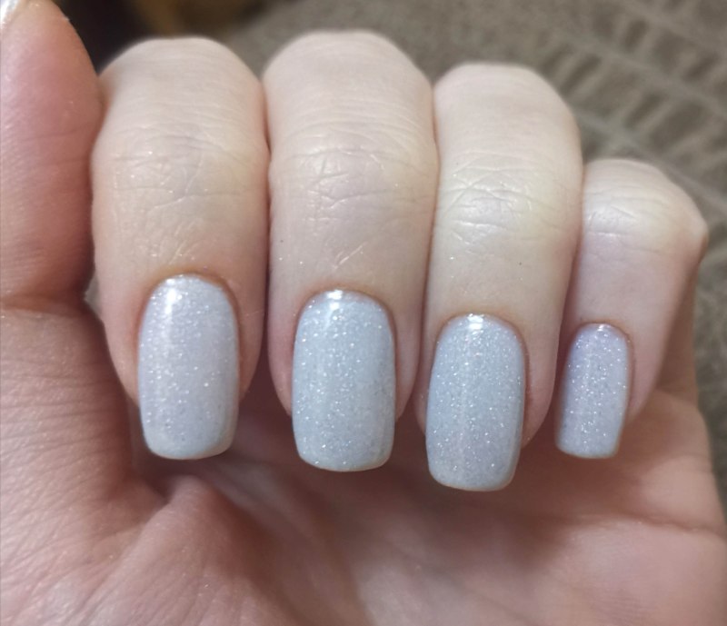 Маникюр черный голографик