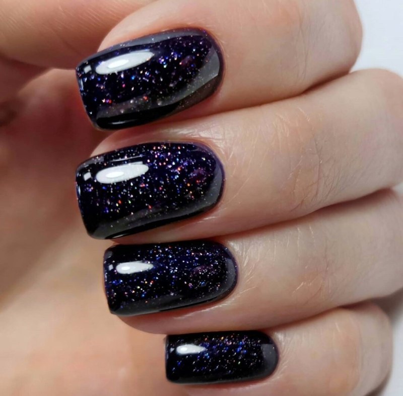 Маникюр с блёстками светоотражающими оранжевый