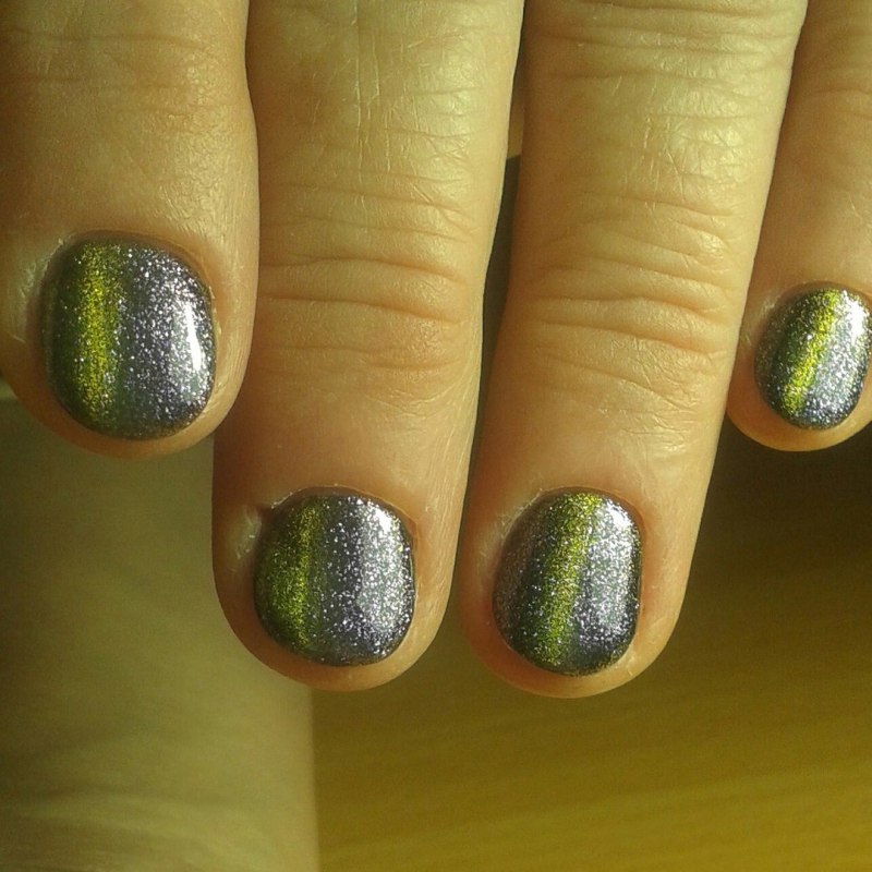 Черные ногти с блестками