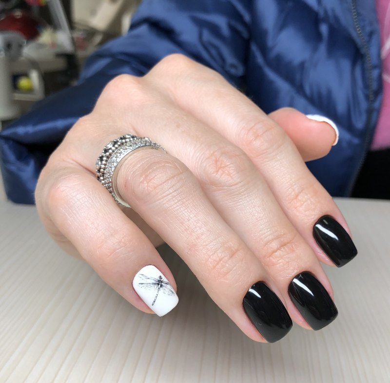 Маникюр блестки