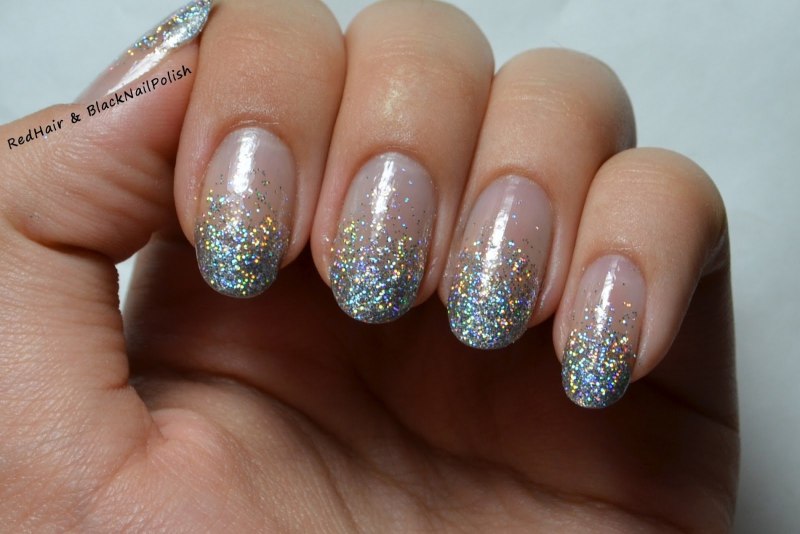 Маникюр 2022 с блестками снизу