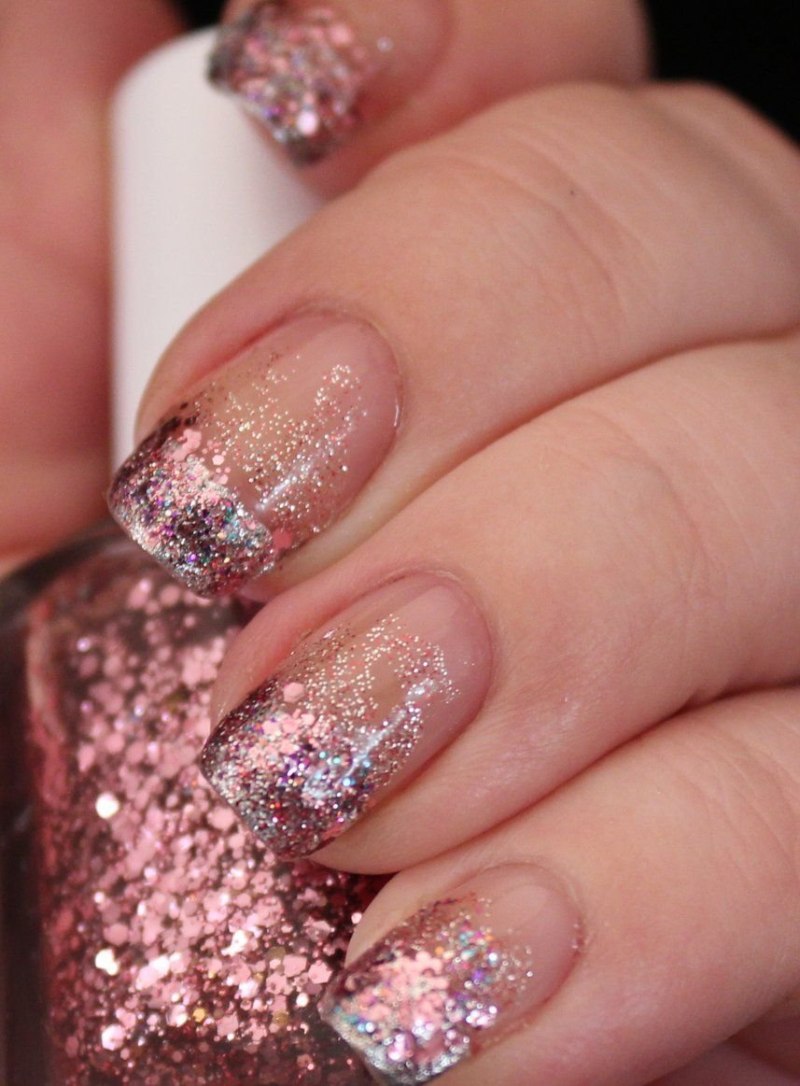 Прозрачные ногти с блестками