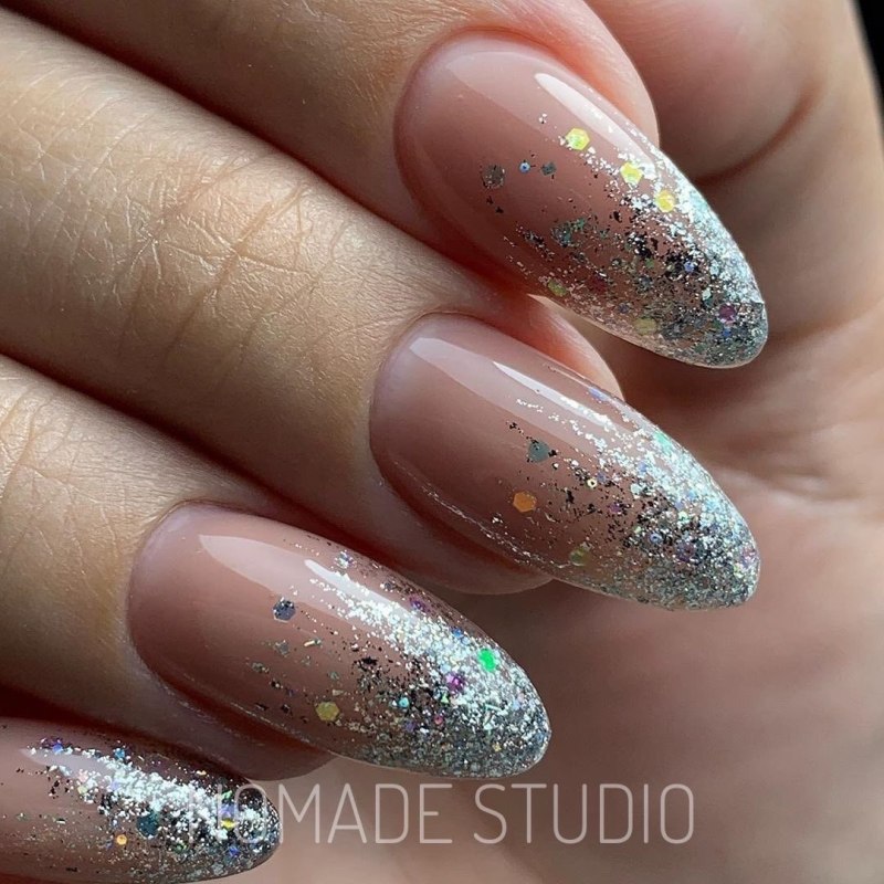 Маникюр с блестками