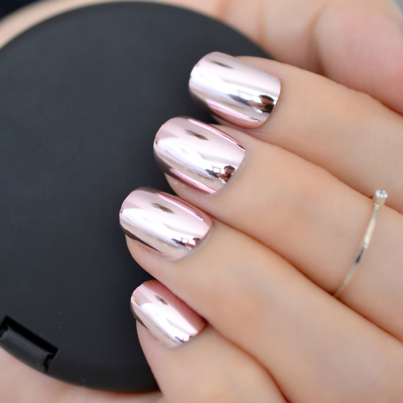 Свет отражающиее ногти