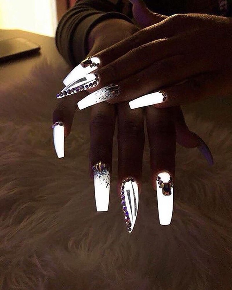 Светоотражающий маникюр