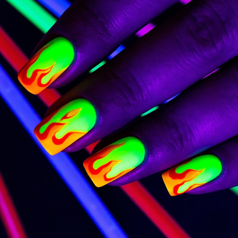 Ногти которые светятся в темноте