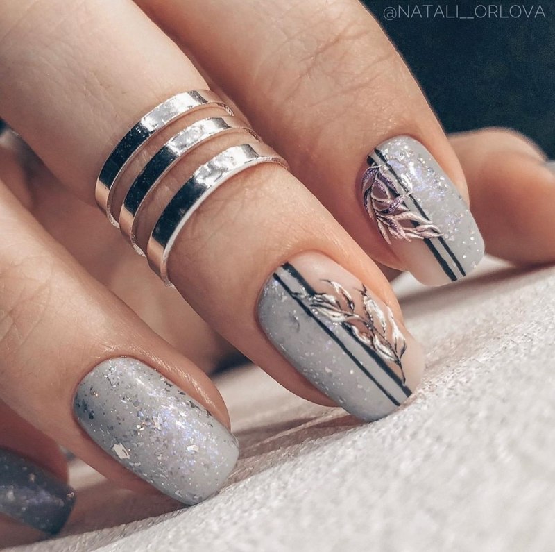 Маникюр блестящий с полосками