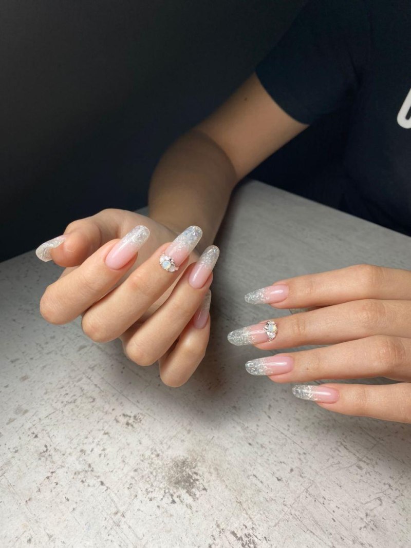 Маникюр с цветными полосками