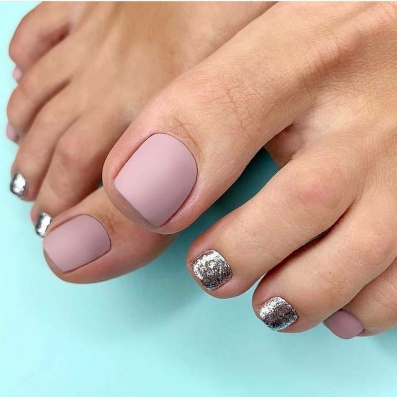 Красивый педикюр