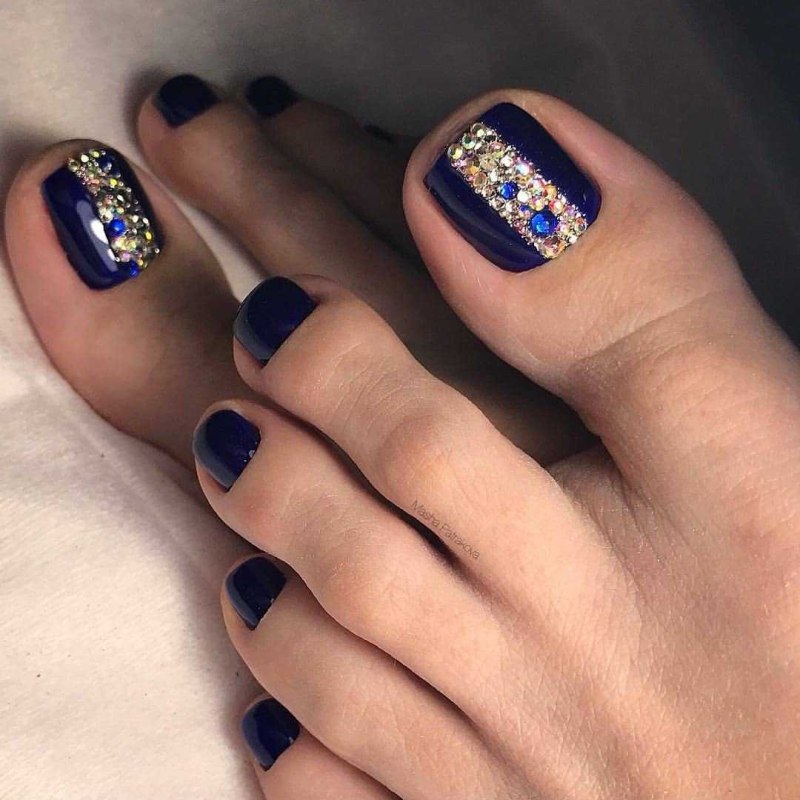 Красивый педикюр