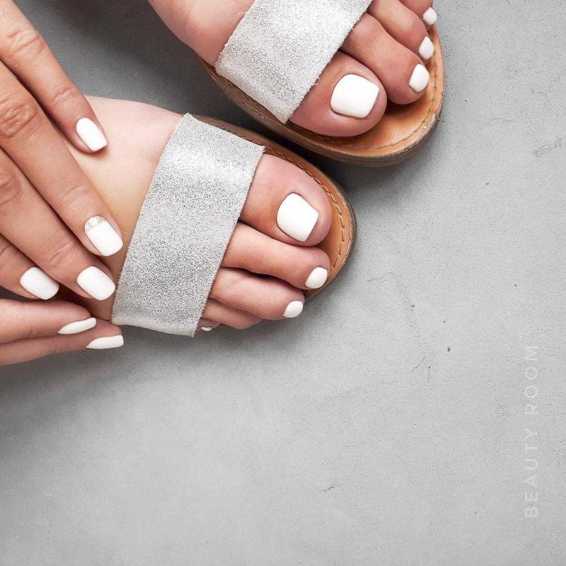 Модный педикюр