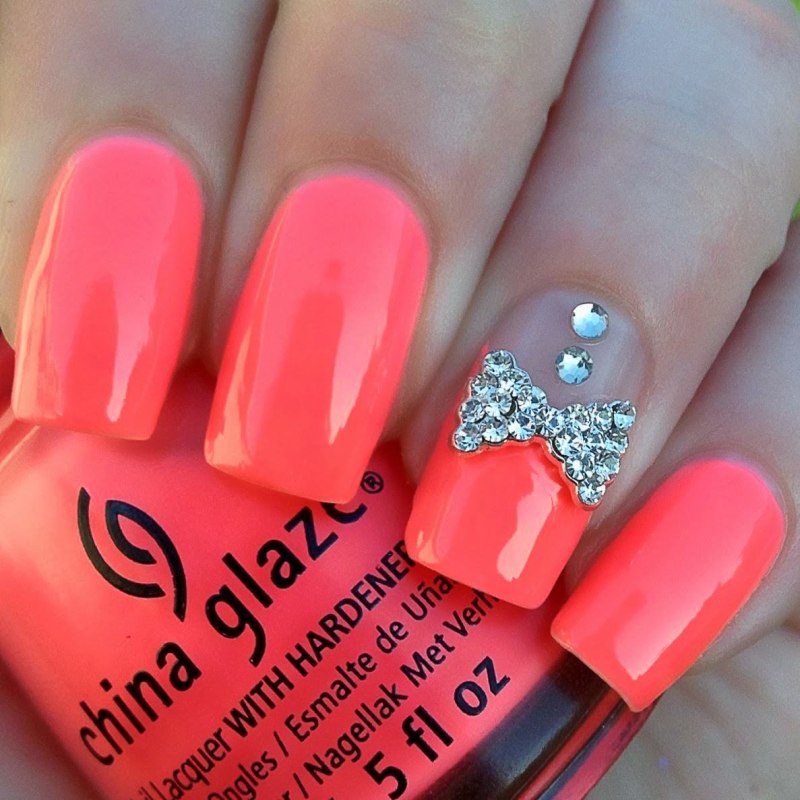 Маникюр кораллового цвета