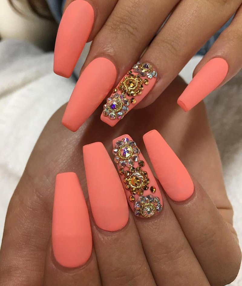 Коралловые ногти
