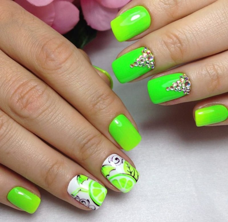 Ярко салатовый маникюр