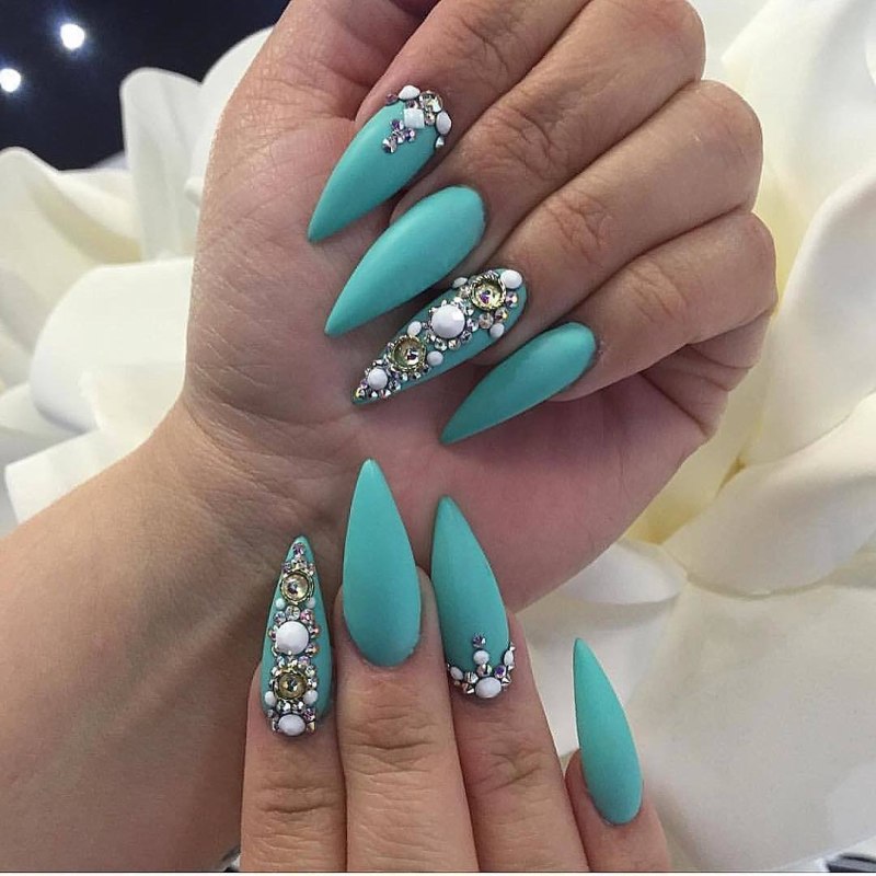 Маникюр со сиразиками на длинные ногти