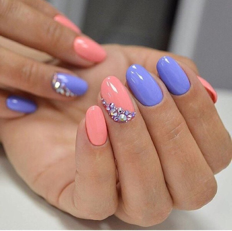 Маникюр в розово голубых тонах