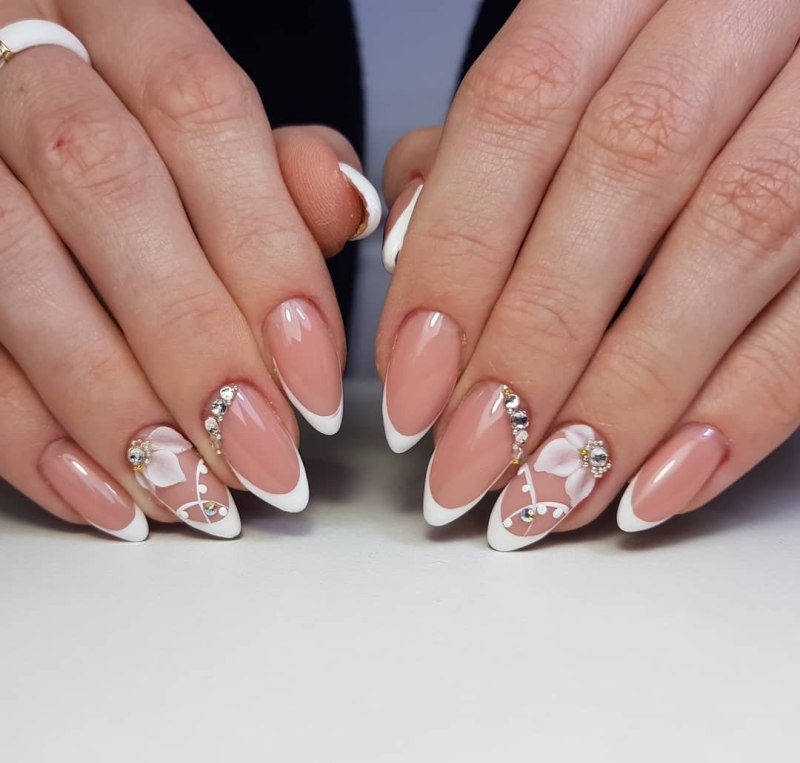 Красивый французский маникюр