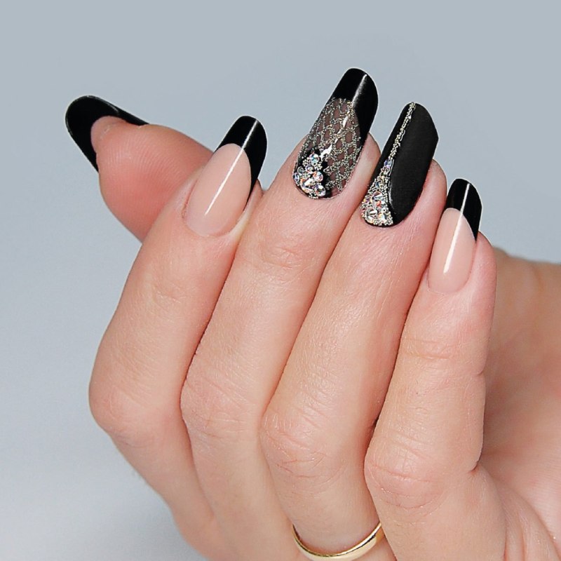 Наращивание ногтей френч миндалевидной формы