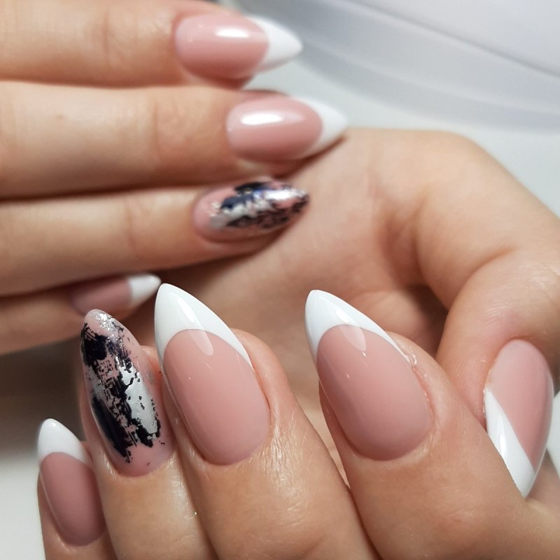 Черный френч на длинные миндальные ногти