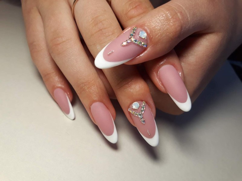 Белый френч 2022 миндалевидной формы