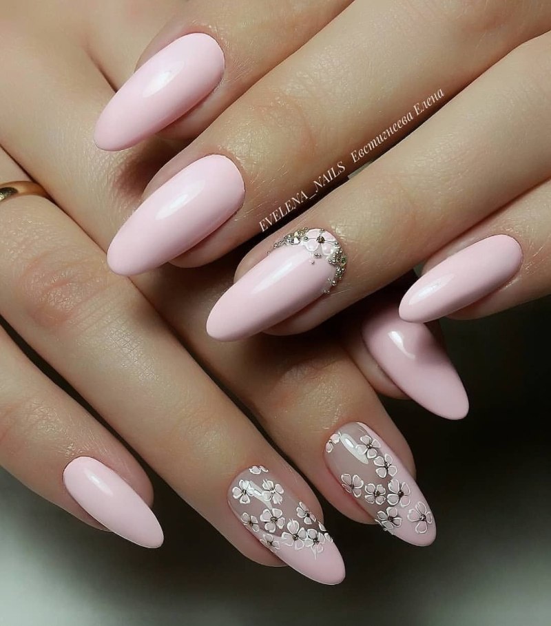 Нюдовый маникюр 2022 миндаль