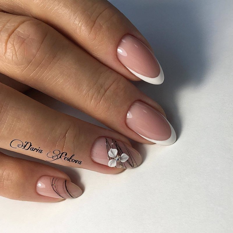 Нежный французский маникюр