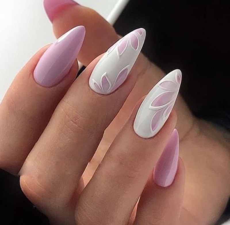 Розовый весенний маникюр на миндалевидных ногтях