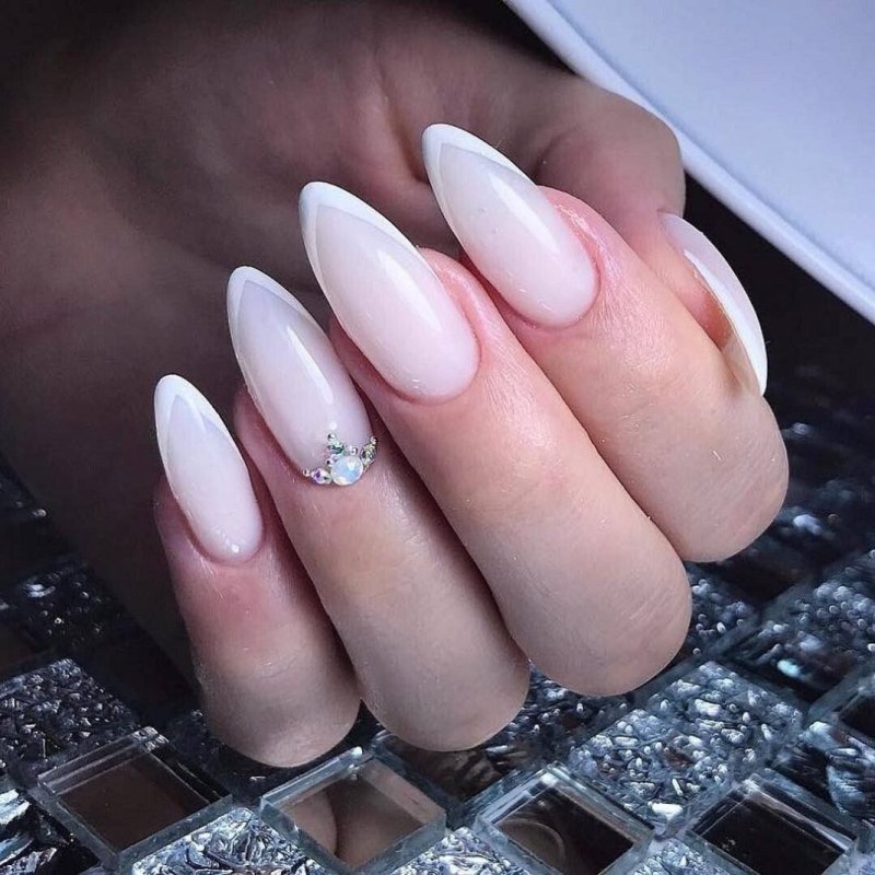 Французский маникюр миндаль миндалевидные