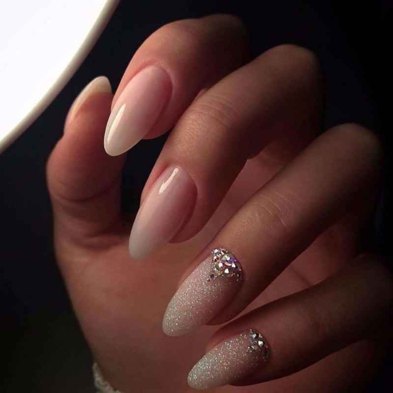 Нюдовый френч миндаль