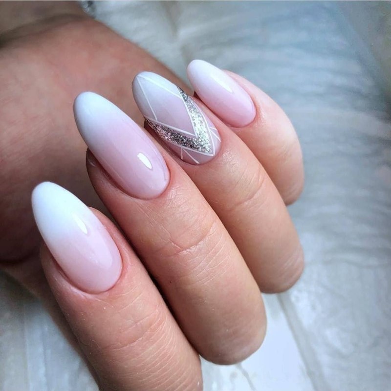 Нюдовый маникюр френч миндаль