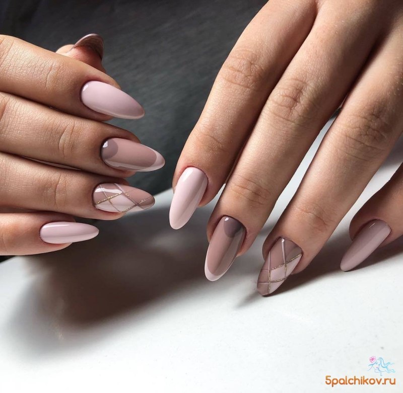 Маникюр нюд с френчем на миндаль
