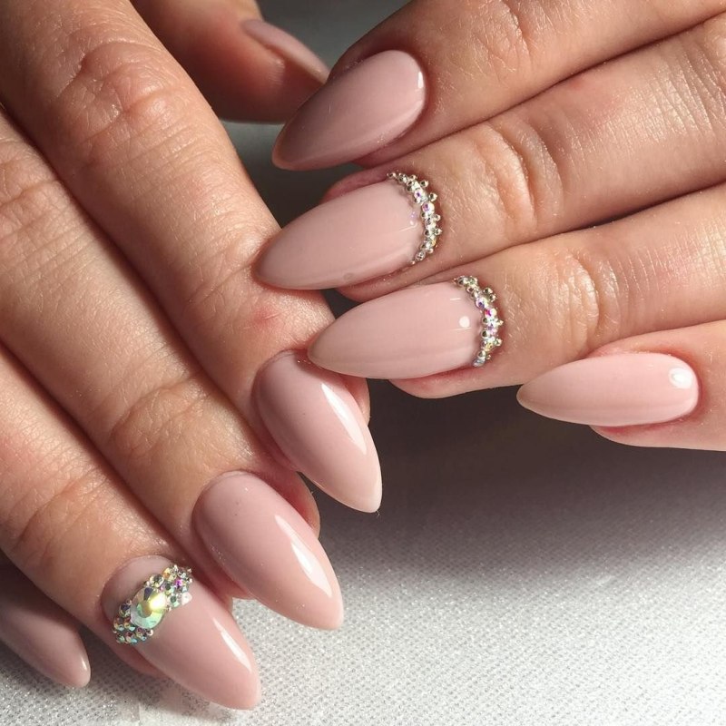 Нюдовый френч миндаль