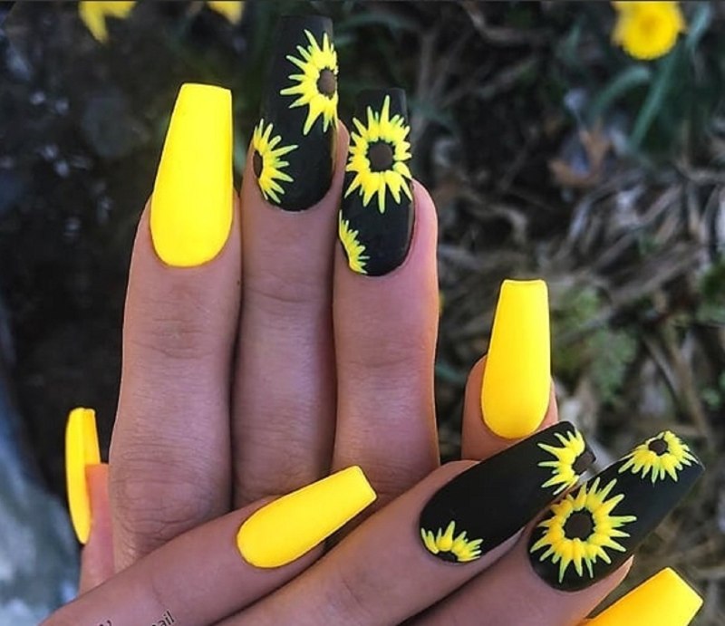 Маникюр едко желтым