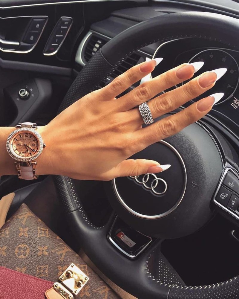 Маникюр на руле