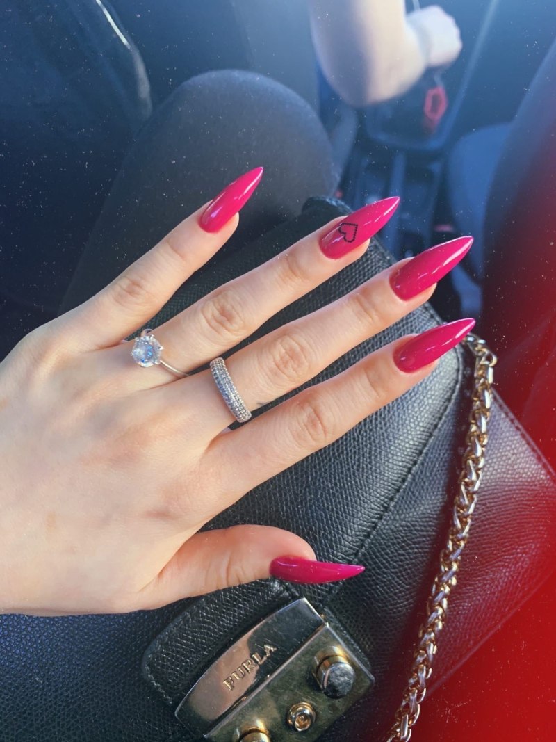 Стилет ногти короткие красные