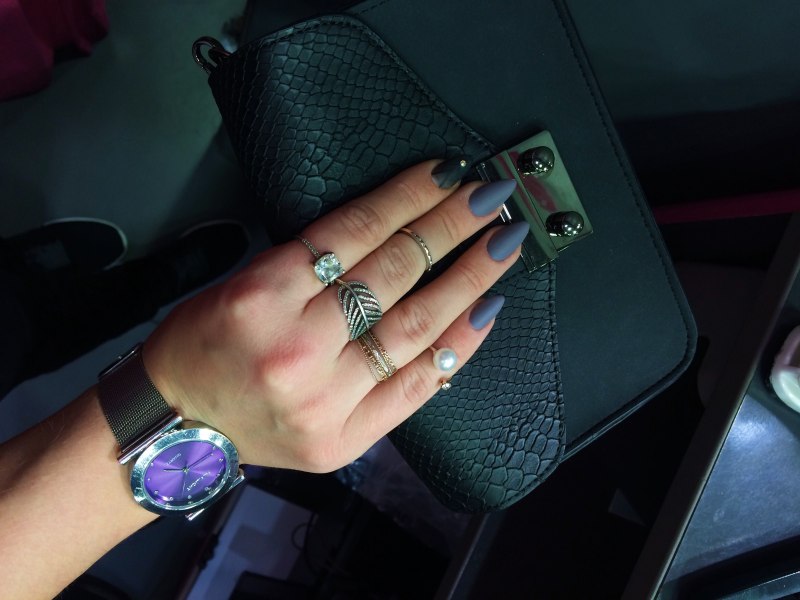 Красные матовые ногти острые