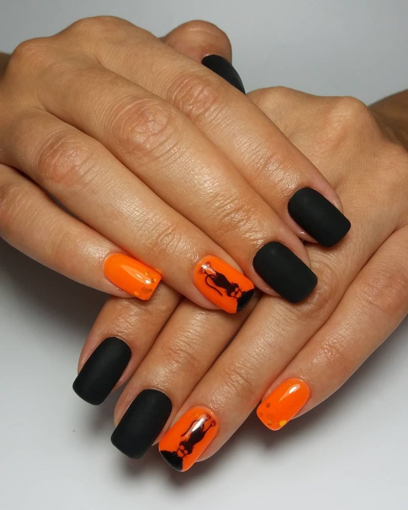 Маникюр с листиками осенними