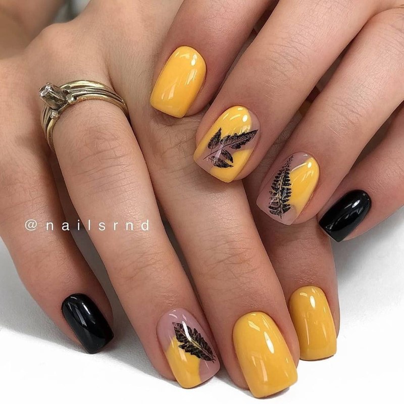 Ногти чёрные с золотом модные