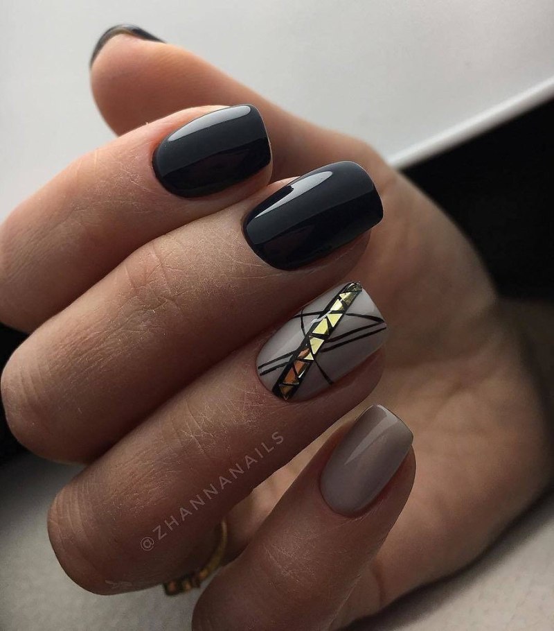 Темный маникюр