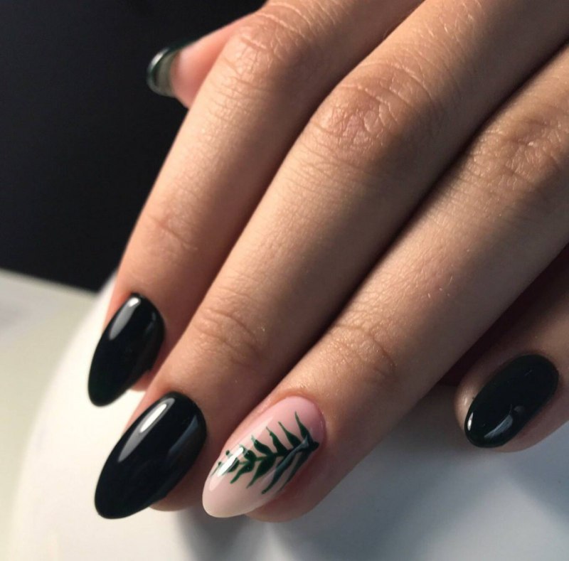 Ногти оранжевые с черным