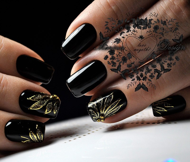 Черный матовый маникюр на длинные ногти